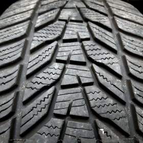 Fotka k inzerátu Sada zimních pneu 225/45 R18 Hankook / 19438761