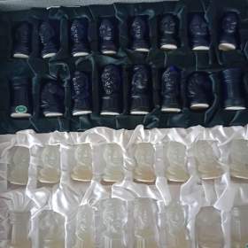 Foto inzerátu Starožitné porcelánové šachy