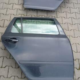 Fotka k inzerátu ŠKODA OCTÁVIA 2 COMBI -  DVEŘE, TAPCE, ZRCÁTKO / 14787196