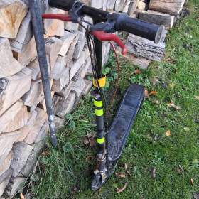 Fotka k inzerátu Koloběžka  / 18984076