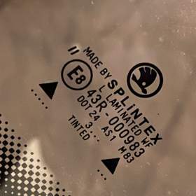 Foto inzerátu Nové přední sklo Škoda FELICIA zelené s pruhem