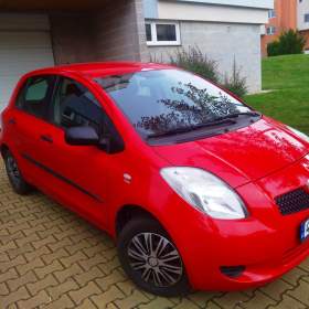 Foto inzerátu Prodáme Toyota Yaris 1.0 VVTI 51Kw benzín, r.12/2007, nová v ČR.