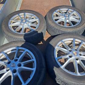 Foto inzerátu Porsche Cayenne - Originání alu kola 18 Zimní pneu