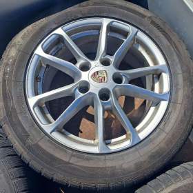 Foto inzerátu Porsche Cayenne - Originání alu kola 18 Zimní pneu