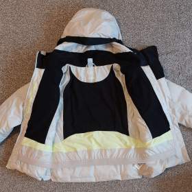 Foto inzerátu Zimní lyžařská dívčí bunda vel. 146