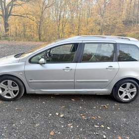 Fotka k inzerátu Nádherný Peugeot 307 SW , garážovaný, po servise 7 míst / 19661797
