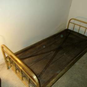 Fotka k inzerátu 1 ks starožitná mosazná postel 700,-  Kč-   / 19199632