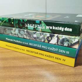 Foto inzerátu Receptář pro každý den 4x + Péče o pok. rostliny
