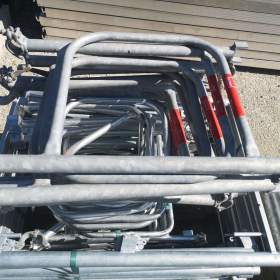 Foto inzerátu Lešení na stěnu LAYHER – nové, pevné, ihned k odběru 6,3 X 18,42 = 116 M2