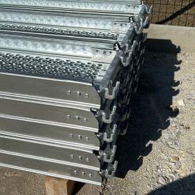 Foto inzerátu Lešení na stěnu LAYHER – nové, pevné, ihned k odběru 6,3 X 18,42 = 116 M2