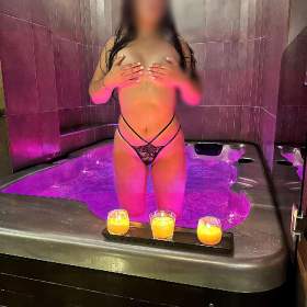 Foto inzerátu 🌸 Vivien (20) – zvu tě do světa klidu, doteku a pohody