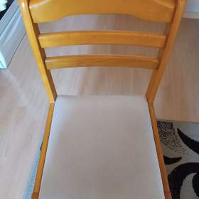 Foto inzerátu Jidelní set - stůl + 4 židle