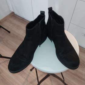 Dámské semišové kotníkové boty 42 / 19635037