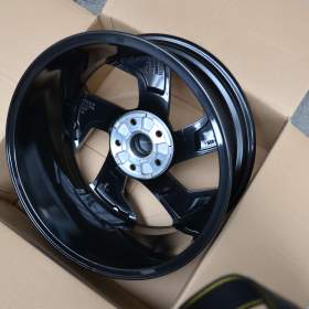 Foto inzerátu Škoda Superb III/IV/VW Passat B8-NOVÉ orig.Alu 18-8x18,ET44