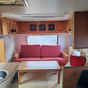 Foto inzerátu Prodám karavan, vhodný na zahradu