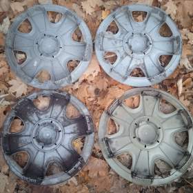 Foto inzerátu Škoda: originál poklice 15palcu,800k.c.