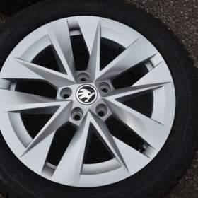 Foto inzerátu Zimní NOVÝ komplet Škoda Octavia IV+205/55R17 GoodYear