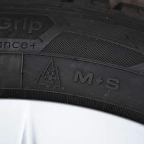 Foto inzerátu Zimní NOVÝ komplet Škoda Octavia IV+205/55R17 GoodYear