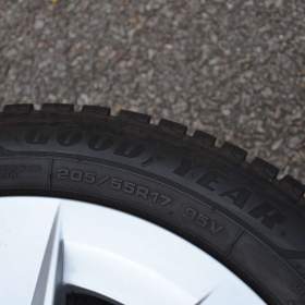 Foto inzerátu Zimní NOVÝ komplet Škoda Octavia IV+205/55R17 GoodYear