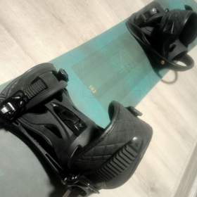 Foto inzerátu Dámský snowboard NITRO vel.142 + vázání