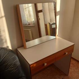 Fotka k inzerátu Zrcadlo a stolek / 13502293