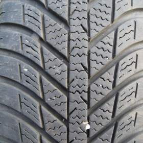 Fotka k inzerátu PRODÁM CELORČNÍ PNEU 175/70R14 NexenNBlue4Season2x / 19666171