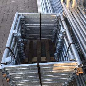 Foto inzerátu Fasádní lešení BAUMANN a LAYHER – nové, robustní, ocelové 4,3 X 18,42