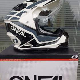 Foto inzerátu Enduro přilba Oneal Sierra R 2024