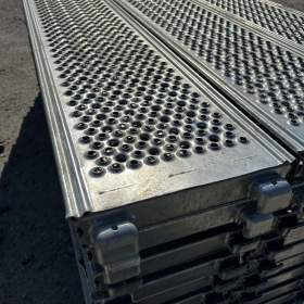 Foto inzerátu Nové lešení na fasádu – ocelové, stabilní, BAUMANN nebo LAYHER 4,3X27,63