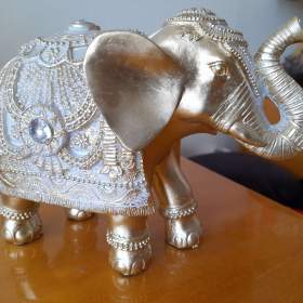 Foto inzerátu Prodám různé sošky slonů