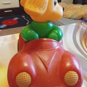 Fotka k inzerátu Prodám staré plastové auto s pejskem / 19067035