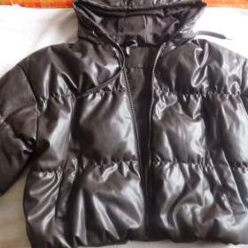 Fotka k inzerátu Dívčí zimní bunda s kapucí / 18628944