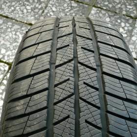 Fotka k inzerátu Sada zimních pneu Barum 215/55 R17 / 18492274