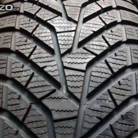 Fotka k inzerátu Sada zánovních zimních pneu SUV 255/45 R20 Yokohama  / 19097460
