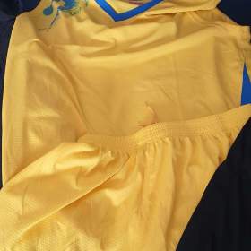 Foto inzerátu Prodám oblečení nenosene