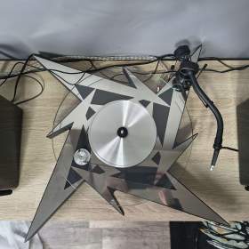 Fotka k inzerátu Gramofon Metallica limited edition  / 19542785
