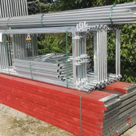 Foto inzerátu Nové ocelové lešení Plettac na fasádu – dobrá cena! 6,3X9=56,70M2