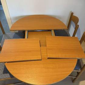 Foto inzerátu Jídelní kulatý rozkládací stůl + 4 židle