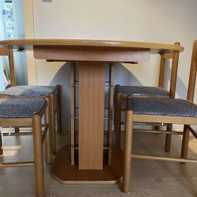 Foto inzerátu Jídelní kulatý rozkládací stůl + 4 židle