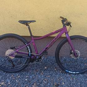 Fotka k inzerátu Dětské kolo MRX 27,5 Barbus rám 15, SH Deore 1x10 fialová / 19026789