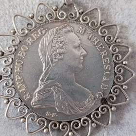 Foto inzerátu Velká stříbrná mince - tolar Marie Terezie v rámu, punc, 37g