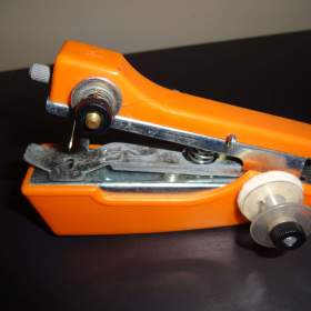 Foto inzerátu Šicí strojek