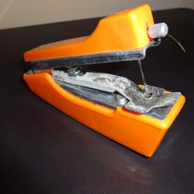 Foto inzerátu Šicí strojek