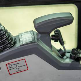 Foto inzerátu KINGWAY VIP15 s kabinou – Silný stroj s plným komfortem 