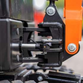 Foto inzerátu KINGWAY VIP15 s kabinou – Silný stroj s plným komfortem 