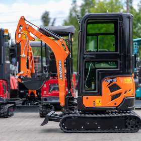 Foto inzerátu KINGWAY VIP15 s kabinou – Silný stroj s plným komfortem 