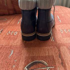 Foto inzerátu Nové dámské zimní boty z pravé kůže a pravým beránkem