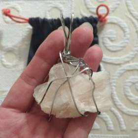 Foto inzerátu Spoutaný - přívěsek z křemene