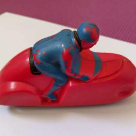 Fotka k inzerátu Plastový skútr na setrvačníkový pohon/Směr -  ČSSR / 19667389