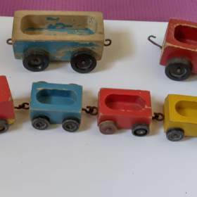 Fotka k inzerátu Starý vlak lokomotiva dřevěná hračka / 19667389